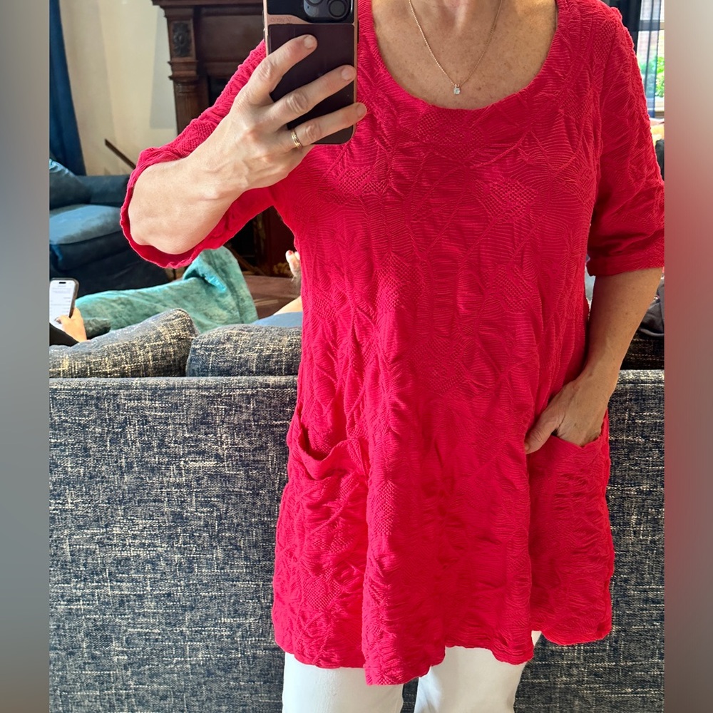 Ralston short sleeved fun pink tunic with pockets!